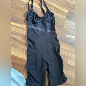 SKIMS full shorts bodysuit in black size L